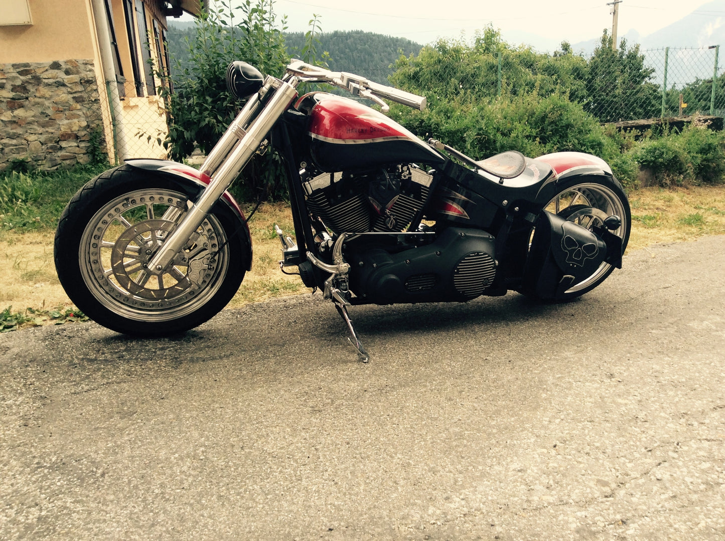 Harley Davidson Softail - Black Leather Swingarm Saddlebag Skull