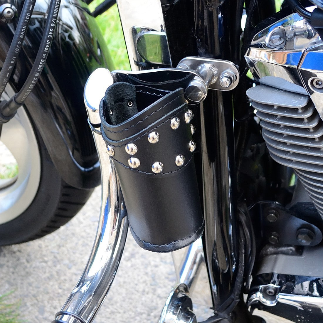 Leather drink holder with rivets (N2BB)