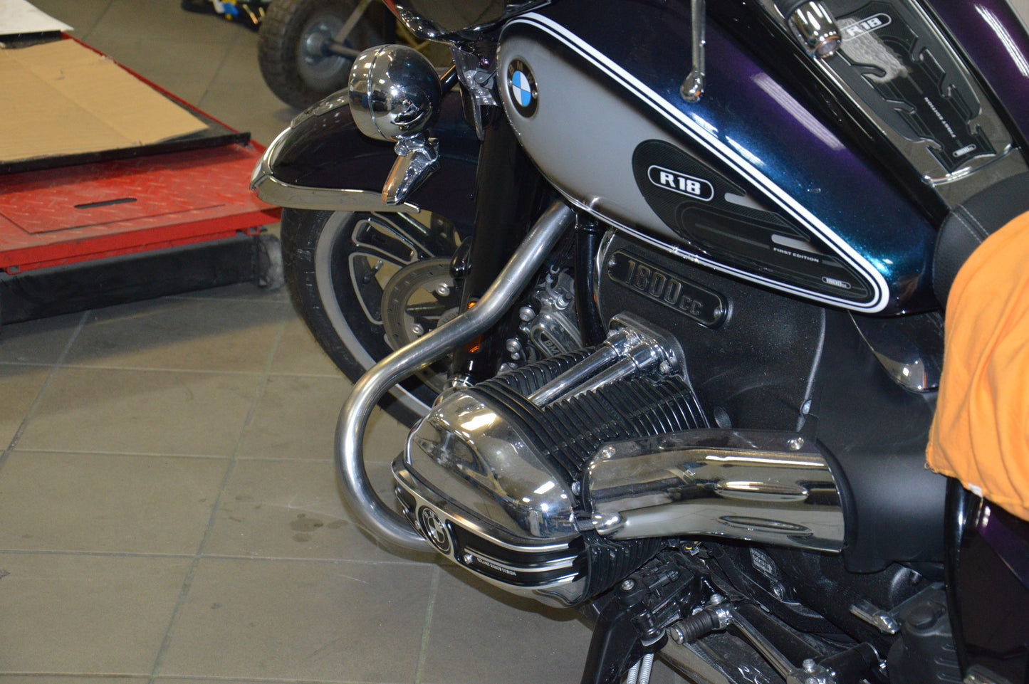 Engine Guard, Front Crash Bar - BMW R18 B Bagger - Black - Type 2