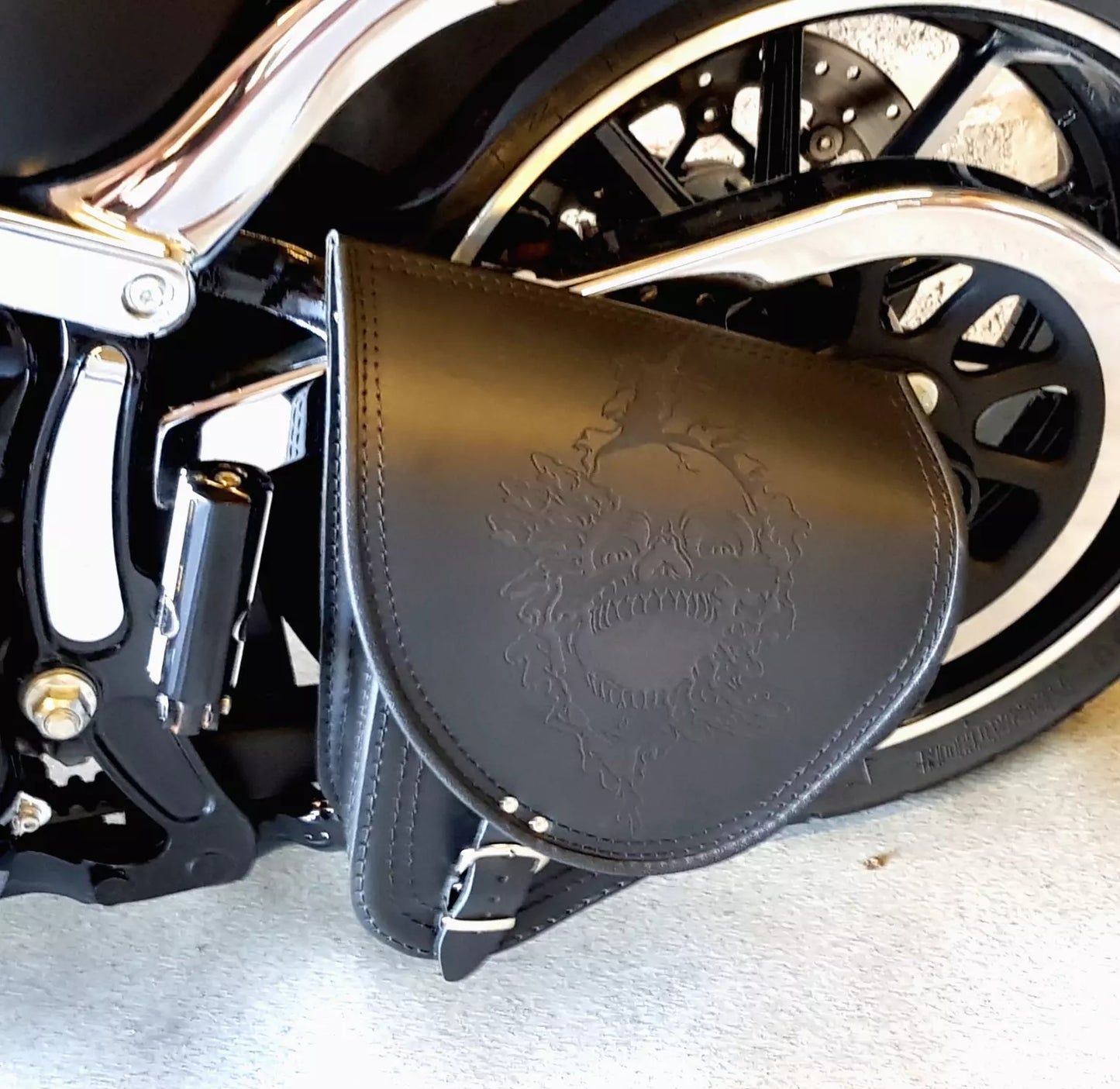 Harley Davidson Softail Slim Breakout Black Leather Single Swingarm Saddlebag (SKULL)